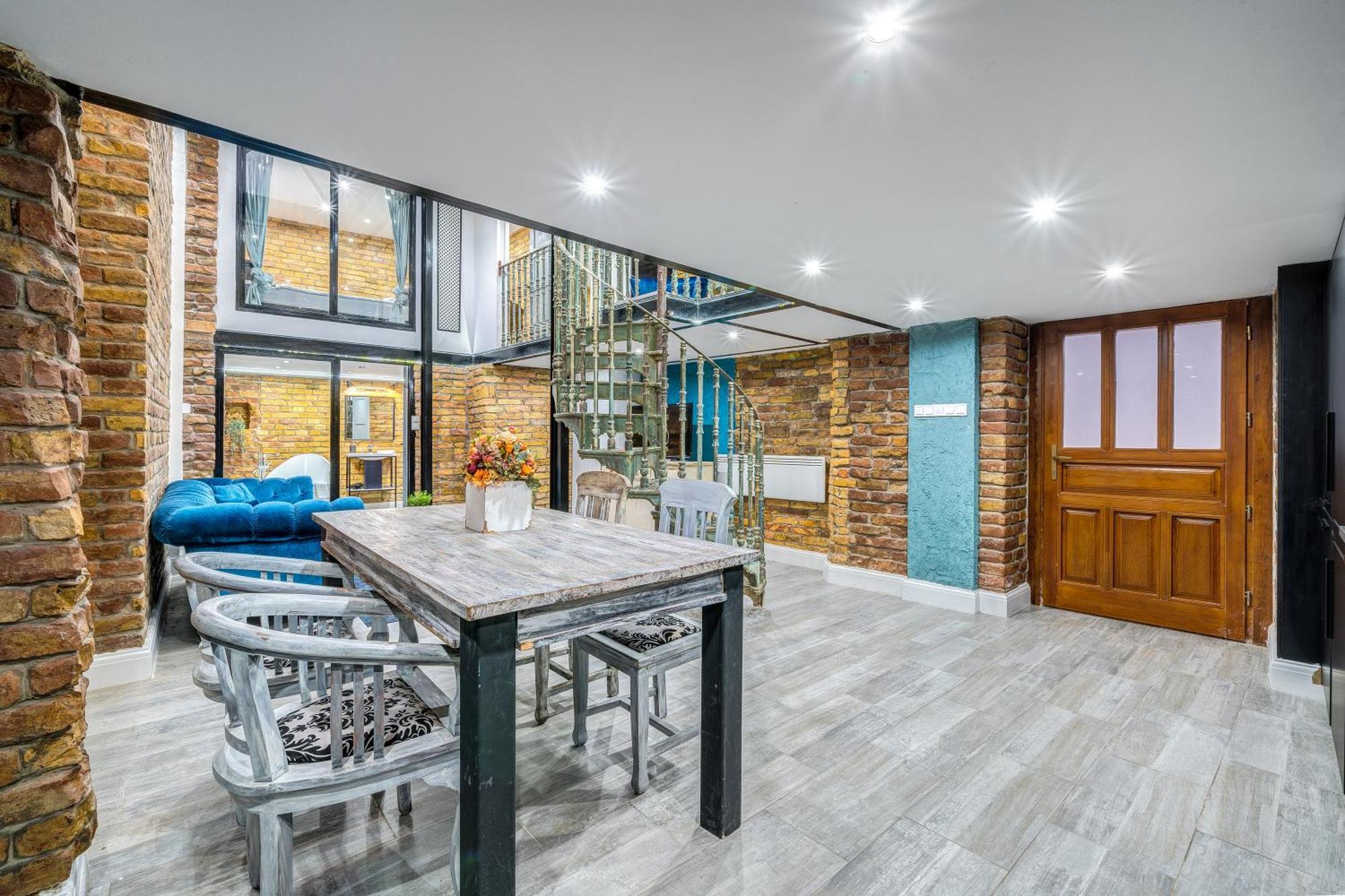 City Center Loft Haven: Modern Elegance Budapest Eksteriør billede