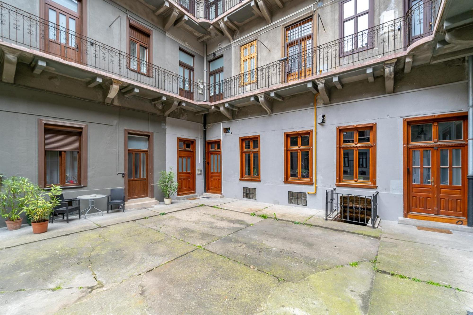 City Center Loft Haven: Modern Elegance Budapest Eksteriør billede